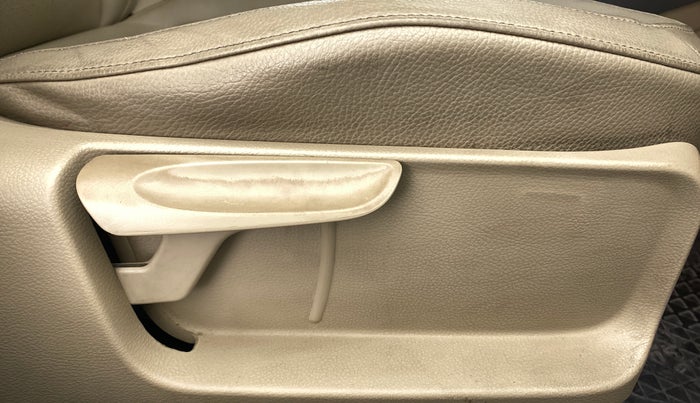 2016 Volkswagen Vento HIGHLINE PETROL, Petrol, Manual, 89,507 km, Driver Side Adjustment Panel