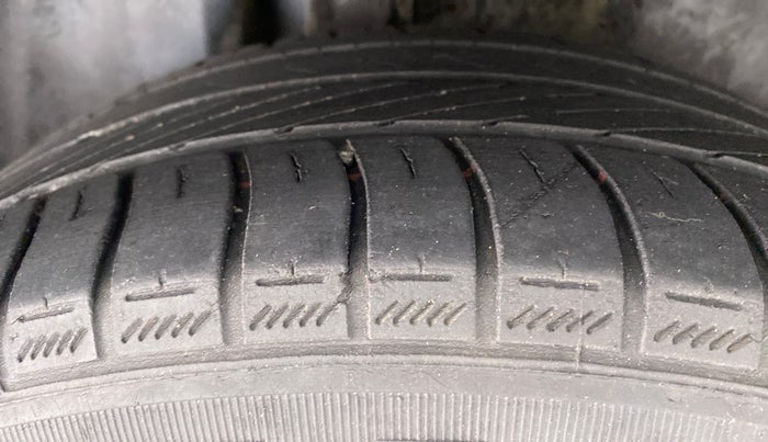 2016 Volkswagen Vento HIGHLINE PETROL, Petrol, Manual, 89,507 km, Right Rear Tyre Tread