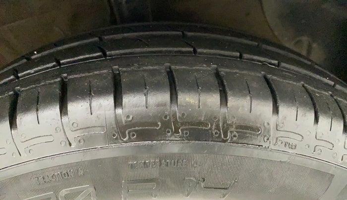 2022 Hyundai AURA S 1.2 CNG, CNG, Manual, 29,913 km, Right Front Tyre Tread