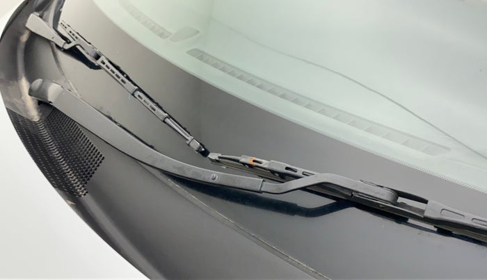 2022 Hyundai AURA S 1.2 CNG, CNG, Manual, 29,913 km, Front windshield - Wiper Blade Broken/Rusted