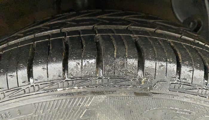 2014 Hyundai Xcent SX 1.2 (O), Petrol, Manual, 43,648 km, Right Front Tyre Tread