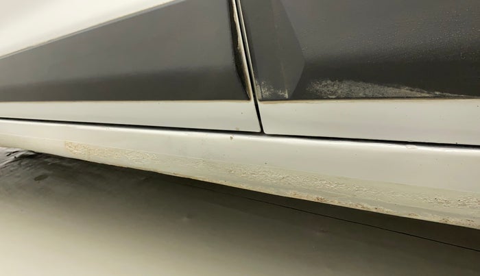 2014 Hyundai Xcent SX 1.2 (O), Petrol, Manual, 43,648 km, Left running board - Paint has minor damage