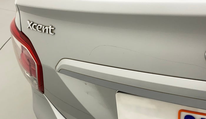 2014 Hyundai Xcent SX 1.2 (O), Petrol, Manual, 43,648 km, Dicky (Boot door) - Minor scratches