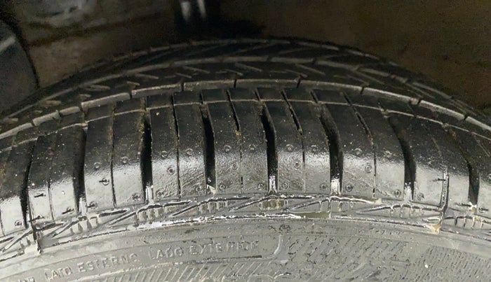 2014 Hyundai Xcent SX 1.2 (O), Petrol, Manual, 43,648 km, Left Front Tyre Tread