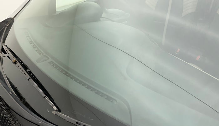 2014 Hyundai Xcent SX 1.2 (O), Petrol, Manual, 43,648 km, Front windshield - Minor spot on windshield