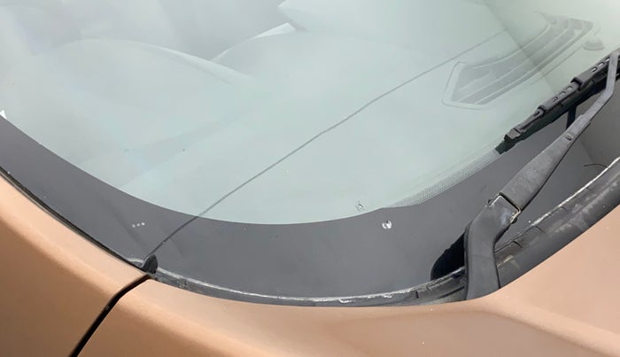 2016 Ford Ecosport TITANIUM+ 1.0L ECOBOOST, Petrol, Manual, 50,578 km, Front windshield - Minor spot on windshield