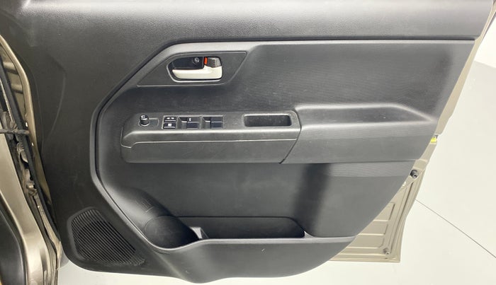 2019 Maruti New Wagon-R VXI 1.0, Petrol, Manual, 28,454 km, Driver Side Door Panels Control