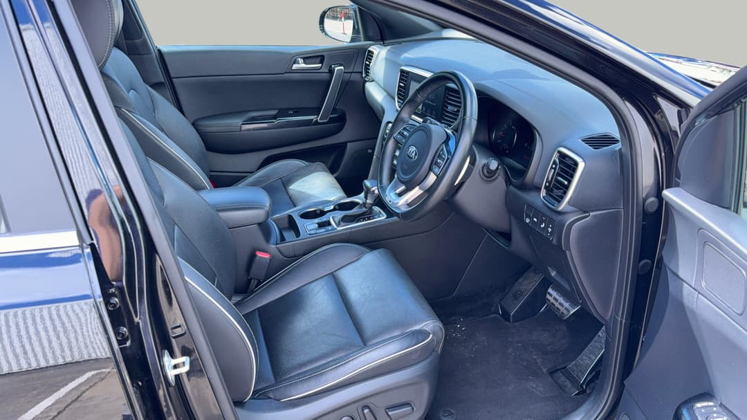 2020 Kia Sportage Gt-line (AWD), Automatic, 59437 km, Right Side Front Door Cabin View
