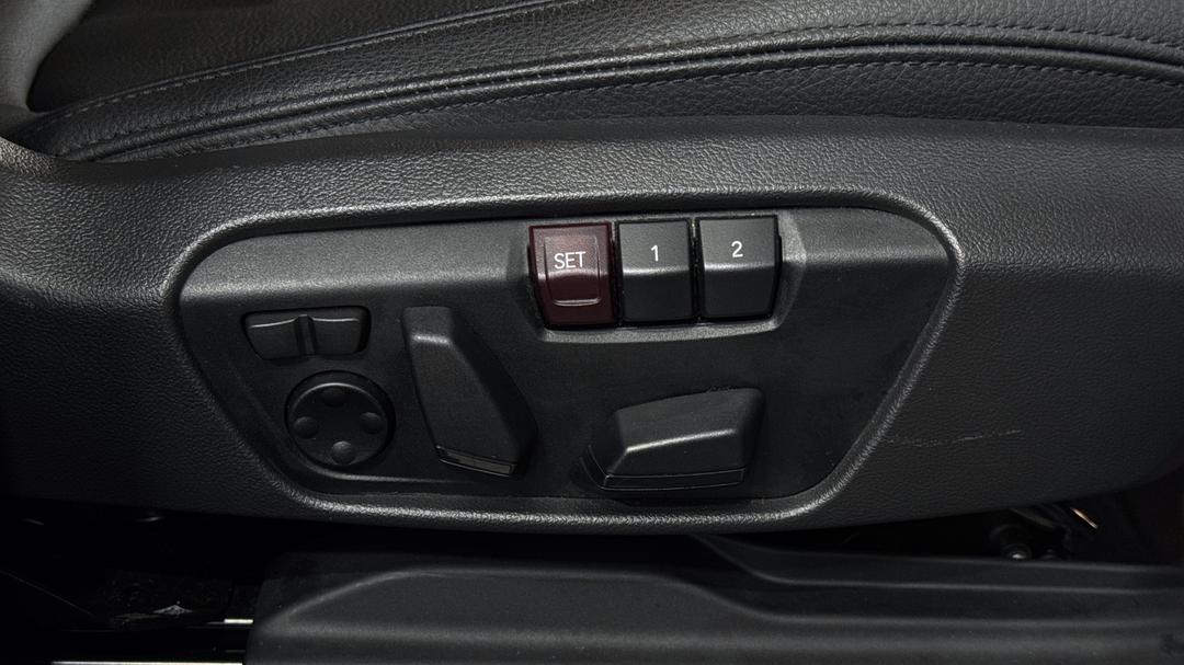 2021 BMW X1 sDrive 20i M Sport, Automatic, 36840 km, Drivers Side Adjustment Panel