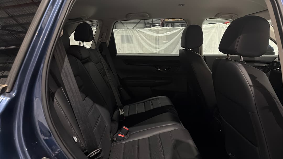 2024 Honda CR-V Vti L (AWD) 5 Seats, Automatic, 22050 km, Right Side Rear Door Cabin View