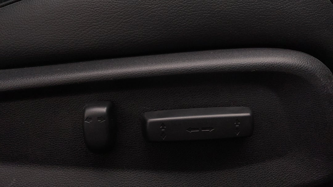 2017 Honda Civic Vti-lx, Automatic, 46638 km, Drivers Side Adjustment Panel