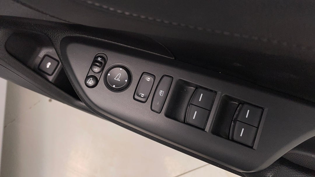 2017 Honda Civic Vti-lx, Automatic, 46638 km, Drivers Side Door Panel Controls