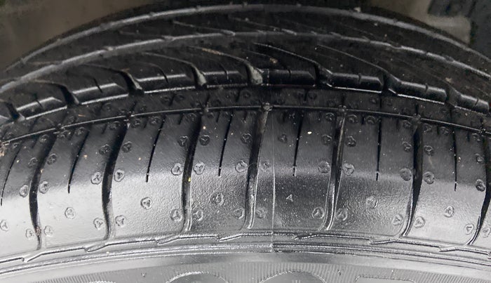 2015 Maruti Swift ZDI, Diesel, Manual, 64,770 km, Right Front Tyre Tread
