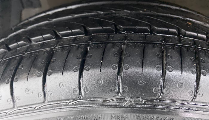 2015 Maruti Swift ZDI, Diesel, Manual, 64,770 km, Left Front Tyre Tread