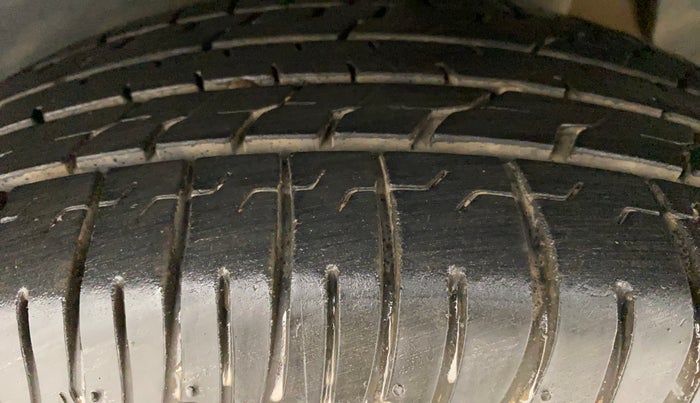 2016 Hyundai Creta SX 1.6 DIESEL, Diesel, Manual, 1,26,873 km, Left Rear Tyre Tread