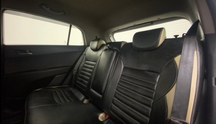 2016 Hyundai Creta SX 1.6 DIESEL, Diesel, Manual, 1,26,873 km, Right Side Rear Door Cabin