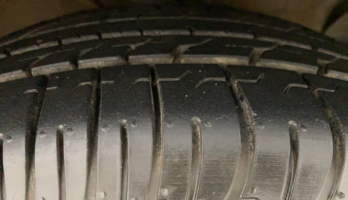 2016 Hyundai Creta SX 1.6 DIESEL, Diesel, Manual, 1,26,873 km, Right Front Tyre Tread
