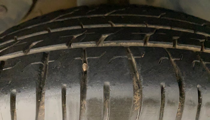 2016 Hyundai Creta SX 1.6 DIESEL, Diesel, Manual, 1,26,873 km, Right Rear Tyre Tread