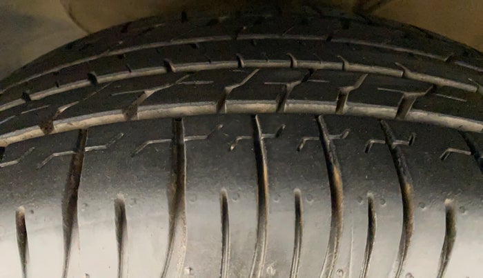 2016 Hyundai Creta SX 1.6 DIESEL, Diesel, Manual, 1,26,873 km, Left Front Tyre Tread