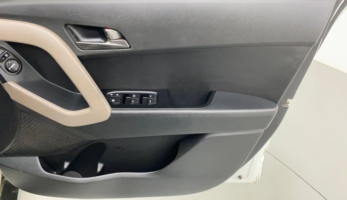 2016 Hyundai Creta SX 1.6 DIESEL, Diesel, Manual, 1,26,873 km, Driver Side Door Panels Control
