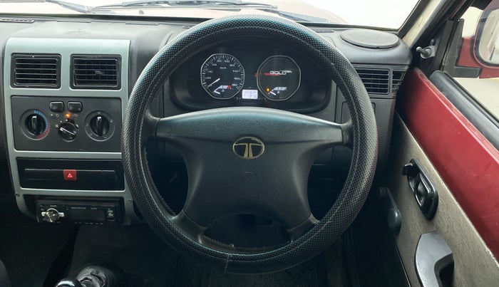 2015 Tata Sumo Gold EX, Diesel, Manual, 1,11,634 km, Steering Wheel Close Up