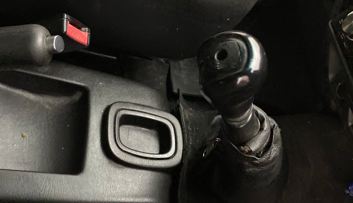 2015 Tata Sumo Gold EX, Diesel, Manual, 1,11,634 km, Gear lever - Knob has minor damage