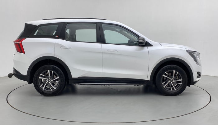 2022 Mahindra XUV700 AX 5 P MT 5 STR, Petrol, Manual, 10,488 km, Right Side View