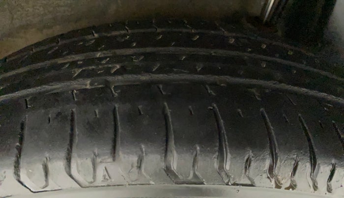 2012 Maruti Ritz LXI, Petrol, Manual, 1,19,936 km, Left Rear Tyre Tread