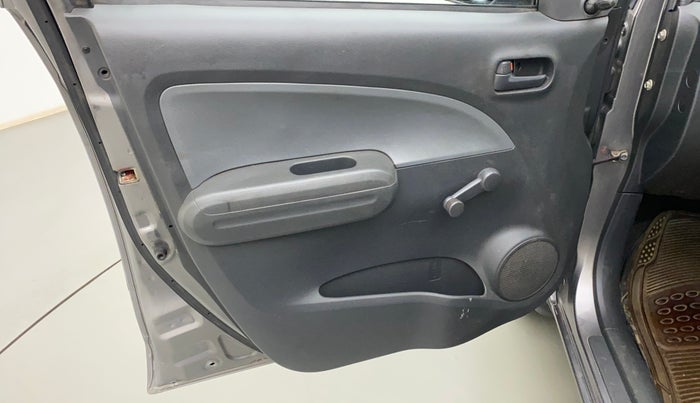 2012 Maruti Ritz LXI, Petrol, Manual, 1,19,936 km, Front passenger door - Trim has minor damage