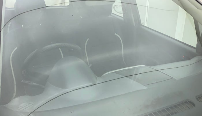 2012 Maruti Ritz LXI, Petrol, Manual, 1,19,936 km, Front windshield - Minor spot on windshield