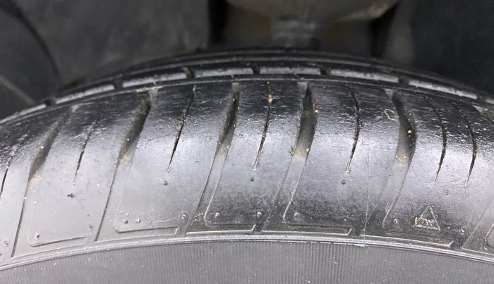 2019 Renault Duster RXZ DIESEL 110, Diesel, Manual, 44,416 km, Left Front Tyre Tread
