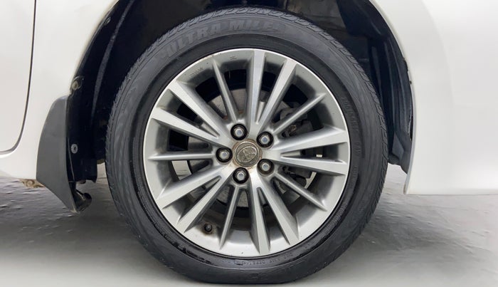2015 Toyota Corolla Altis VL AT, Petrol, Automatic, 60,528 km, Right Front Wheel