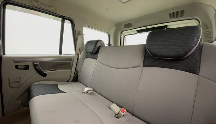 2018 Mahindra Scorpio S7 120 BHP 2WD, Diesel, Manual, 43,269 km, Right Side Rear Door Cabin