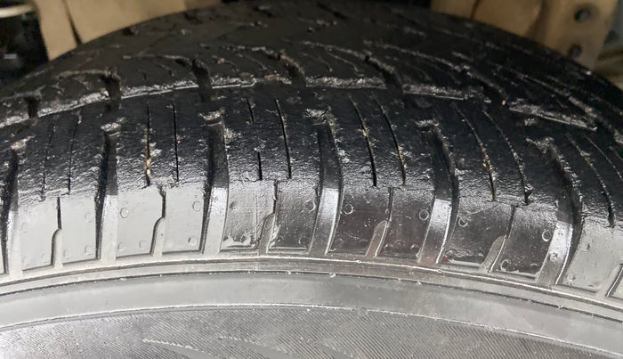 2018 Mahindra Scorpio S7 120 BHP 2WD, Diesel, Manual, 43,269 km, Left Front Tyre Tread
