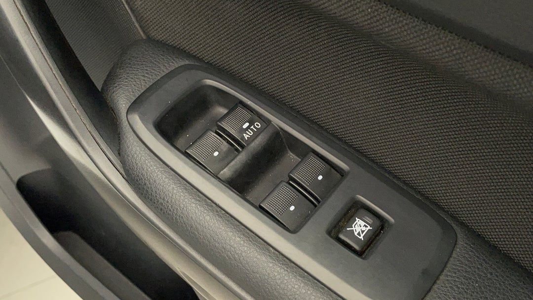 2018 Ford Ranger Xl 3.2 (4x4), Automatic, 100057 km, Drivers Side Door Panel Controls