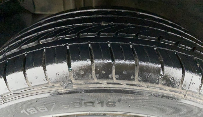 2018 Tata NEXON XM 1.2, Petrol, Manual, 25,903 km, Right Rear Tyre Tread