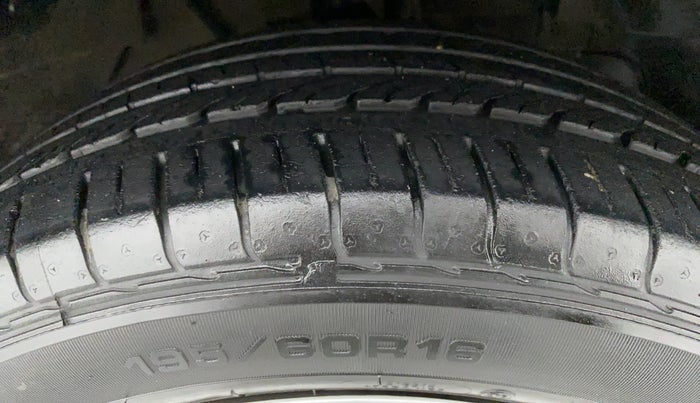 2018 Tata NEXON XM 1.2, Petrol, Manual, 25,903 km, Right Front Tyre Tread