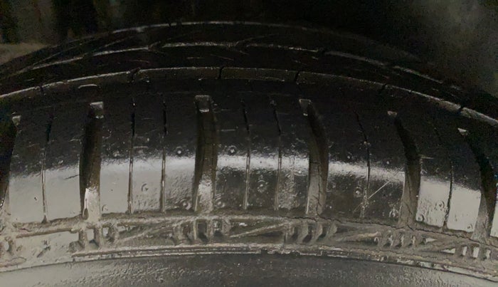2012 Maruti Swift VXI, Petrol, Manual, 35,682 km, Right Front Tyre Tread