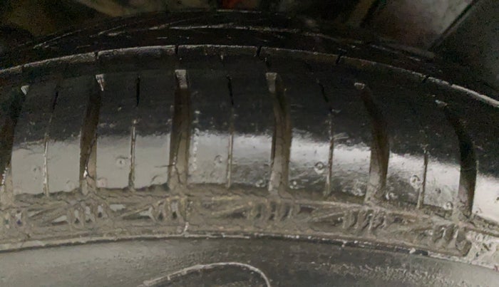 2012 Maruti Swift VXI, Petrol, Manual, 35,682 km, Right Rear Tyre Tread