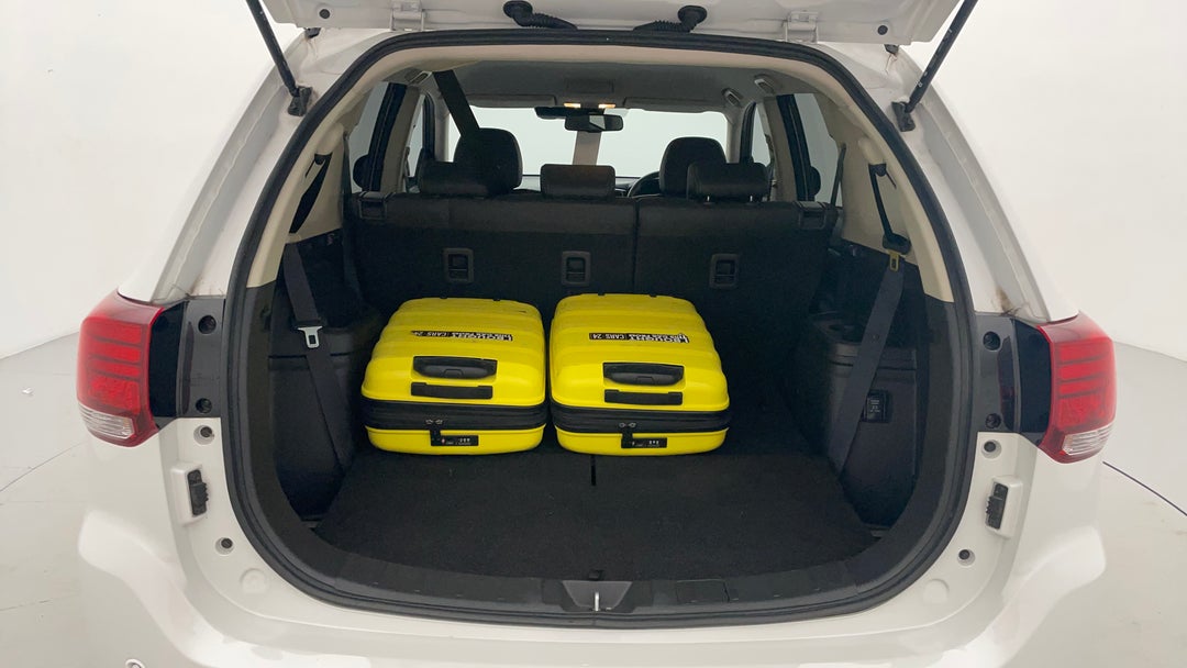 2019 Mitsubishi Outlander Ls 7 Seat (awd), Automatic, 70171 km, Boot Inside View with Luggage