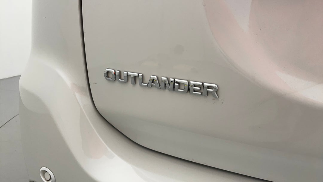 2019 Mitsubishi Outlander Ls 7 Seat (awd), Automatic, 70171 km, Badge (Boot Left Side)