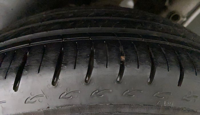 2015 Skoda Rapid 1.5 TDI AT ELEGANCE, Diesel, Automatic, 62,208 km, Left Rear Tyre Tread