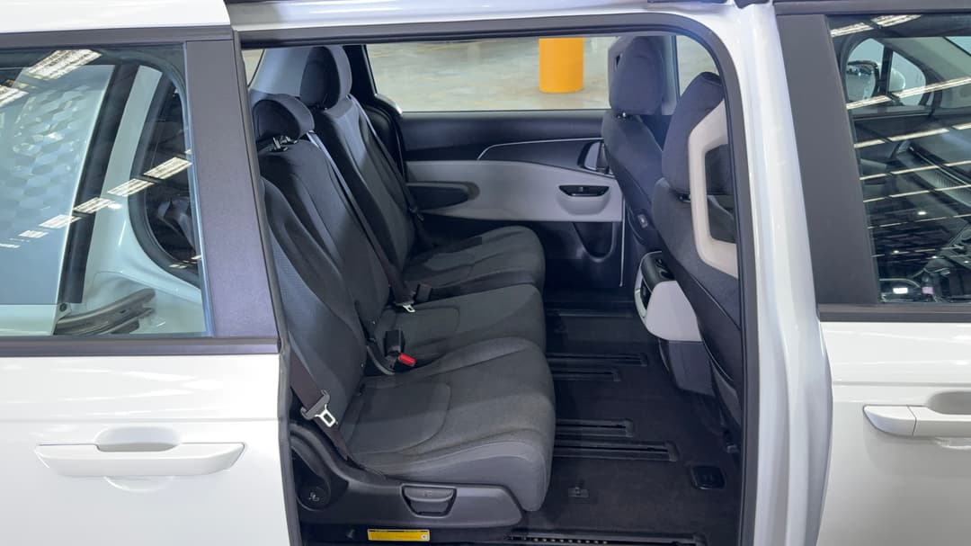 2022 Kia Carnival S, Automatic, 81578 km, Right Side Rear Door Cabin View