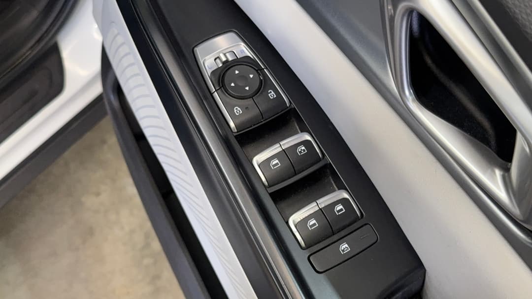 2022 Kia Carnival S, Automatic, 81578 km, Drivers Side Door Panel Controls
