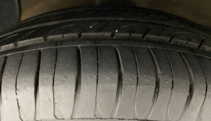 2017 Hyundai Grand i10 magna 1.2 crdi, Diesel, Manual, 68,364 km, Left Front Tyre Tread
