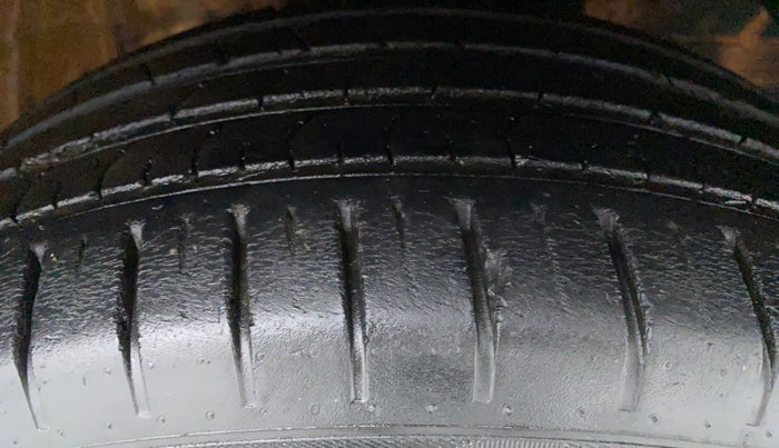 2018 Maruti Baleno ZETA 1.2 K12, Petrol, Manual, 42,273 km, Right Rear Tyre Tread