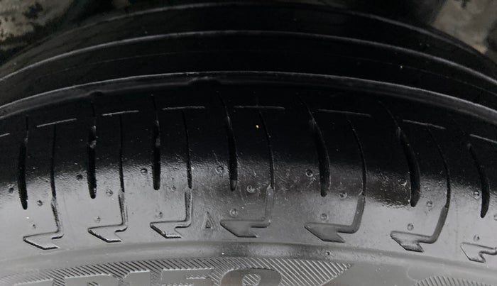 2015 Honda Amaze 1.2 SX MT I VTEC, Petrol, Manual, 63,003 km, Left Front Tyre Tread