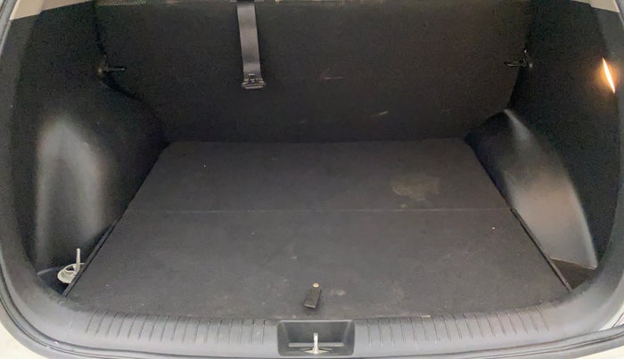 2017 Hyundai Creta E PLUS 1.6 PETROL, Petrol, Manual, 25,467 km, Boot Inside