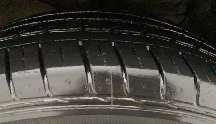 2017 Hyundai Creta E PLUS 1.6 PETROL, Petrol, Manual, 25,467 km, Left Rear Tyre Tread