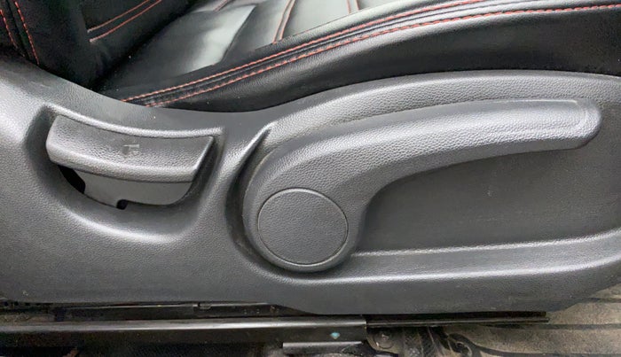 2015 Hyundai Elite i20 Sportz(O) 1.2 VTVT MT, Petrol, Manual, 42,063 km, Driver Side Adjustment Panel
